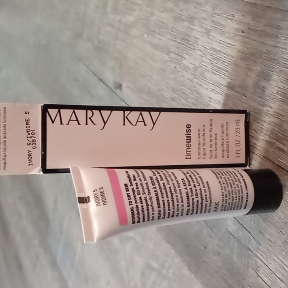 Mary Kay Luminous Wear Foundation Ivory 5